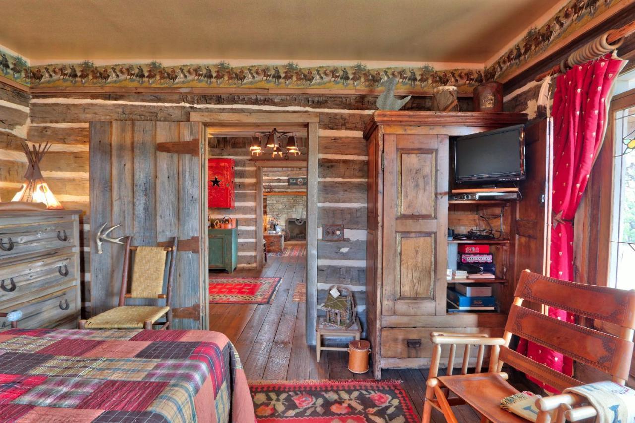 Log Cabin At Old Glory Ranch Villa Wimberley Exterior foto