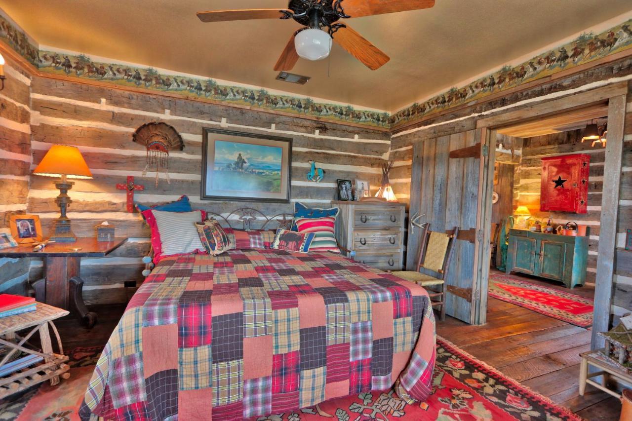 Log Cabin At Old Glory Ranch Villa Wimberley Exterior foto